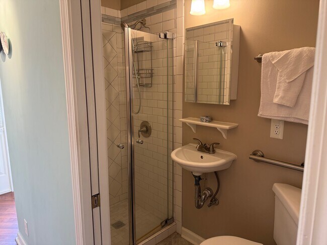 Building Photo - 3700 Golf Colony Ln
