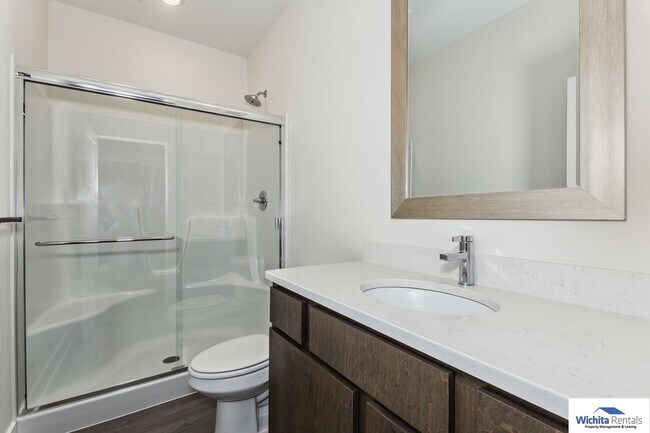 Building Photo - 3 bed, 2 bath duplex SE Wichita