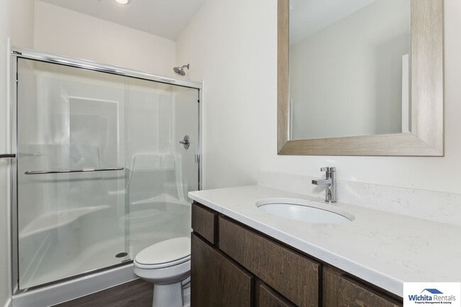 Building Photo - Newer 3 bedroom 2 bath duplex SE Wichita