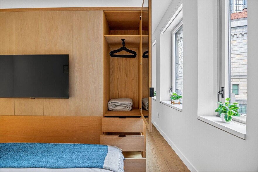 Building Photo - 84 William St