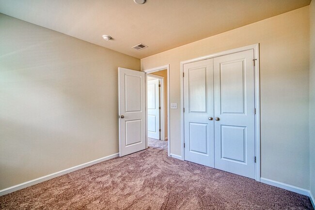 Building Photo - 580 Millsgate Cir