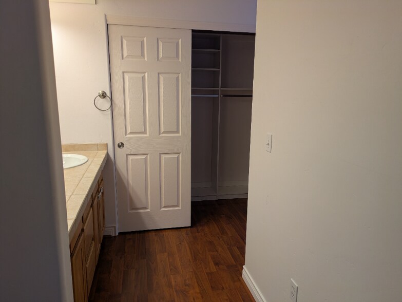 Building Photo - 1591 Roseanna Dr