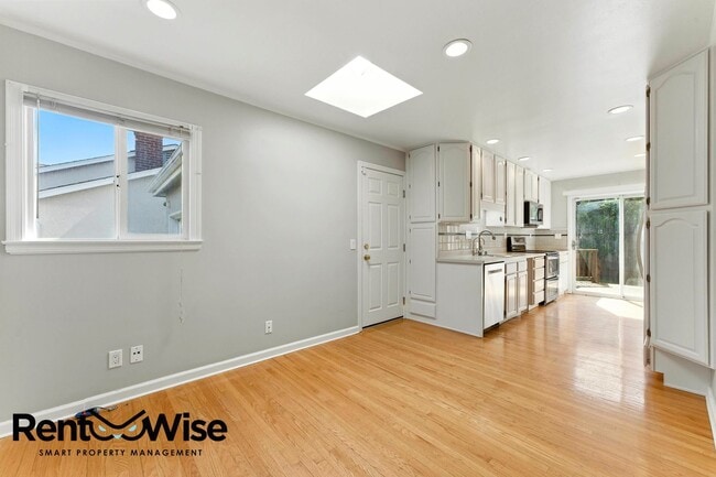 Building Photo - 1121 Killarney Ln
