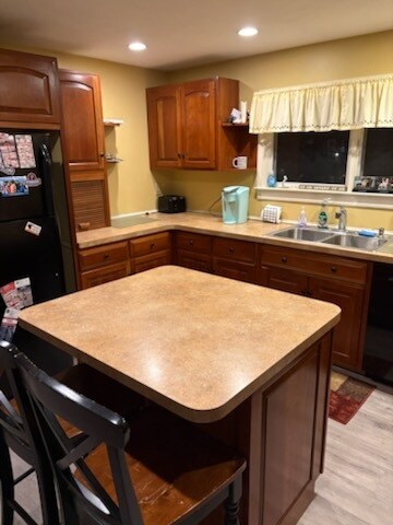 Building Photo - 672 Center St