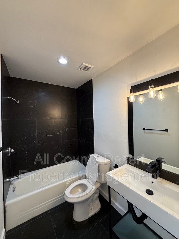 Building Photo - 46075 Ocotillo Dr