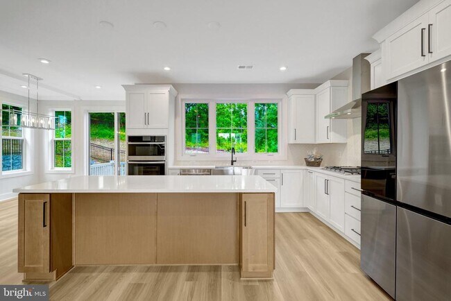 Building Photo - 9418 Dandelion Dr