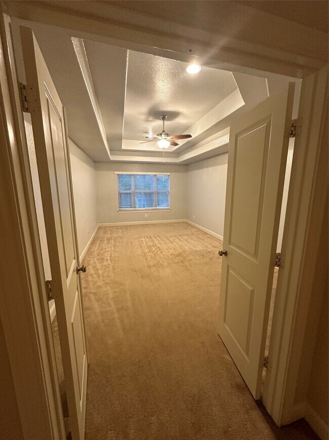 Building Photo - 5151 Oasis Park Ln
