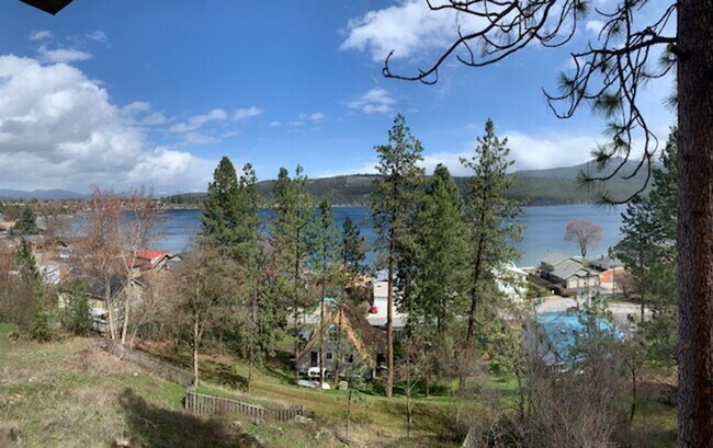 Building Photo - $2,495 / 4BR, 3.5BA Liberty Lake Executive...