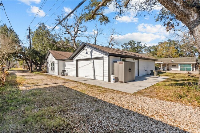 Building Photo - 120 Illinois Ave