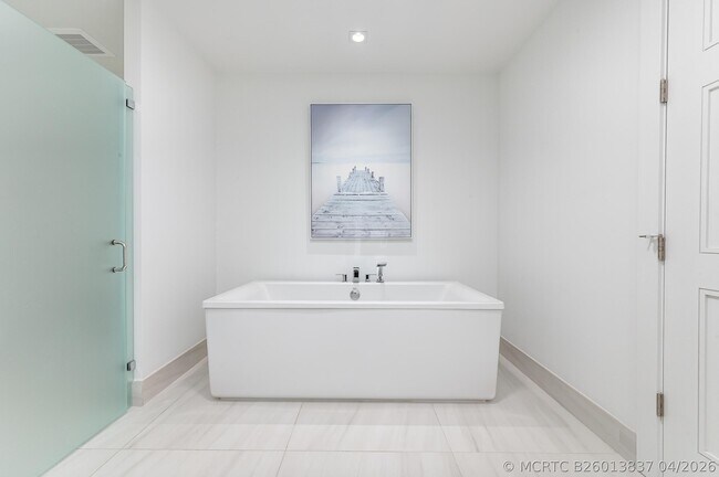 Building Photo - 155 E Boca Raton Rd
