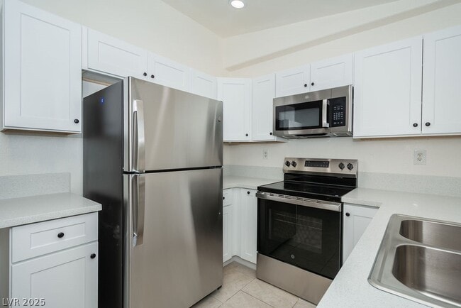 Building Photo - 2021 S Dandelion St