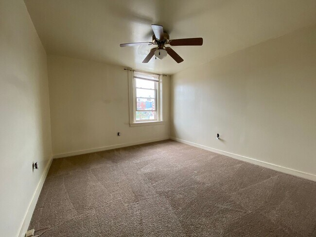 Building Photo - Stunning Two Bedroom Apartment with Ample ...