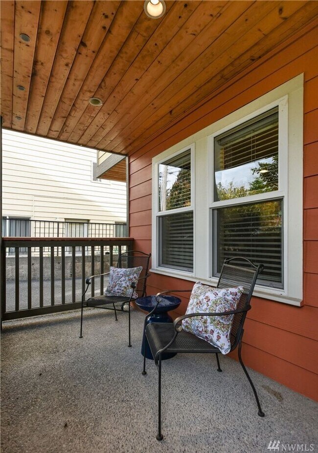 Building Photo - Stunning 3 Bed 2.5 Bath Home in Fremont
