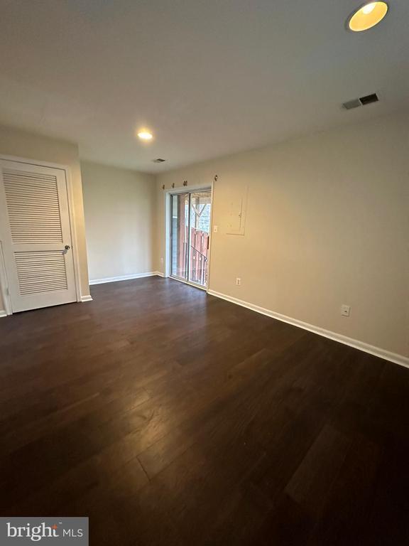 Building Photo - 218 Kirby St