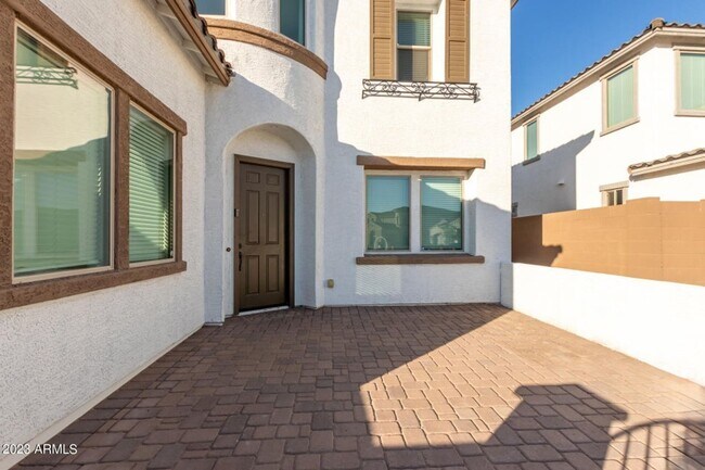 Building Photo - Breathtaking 5 bedroom home in Surprise!