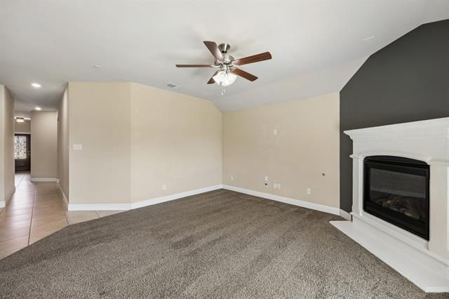 Building Photo - 945 Bluebird Way