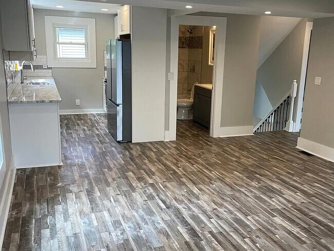 Building Photo - 5651 Bramble Ave