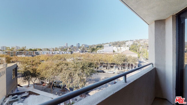 Building Photo - 8704 Santa Monica Blvd