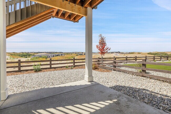 Building Photo - $2,995, 3-bed, 2.5-bath located in Castle ...