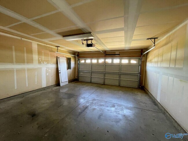 Building Photo - 3412 Castlecreek Dr SW