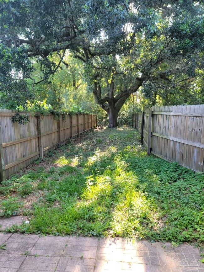Building Photo - 8103 Stonebrook Dr