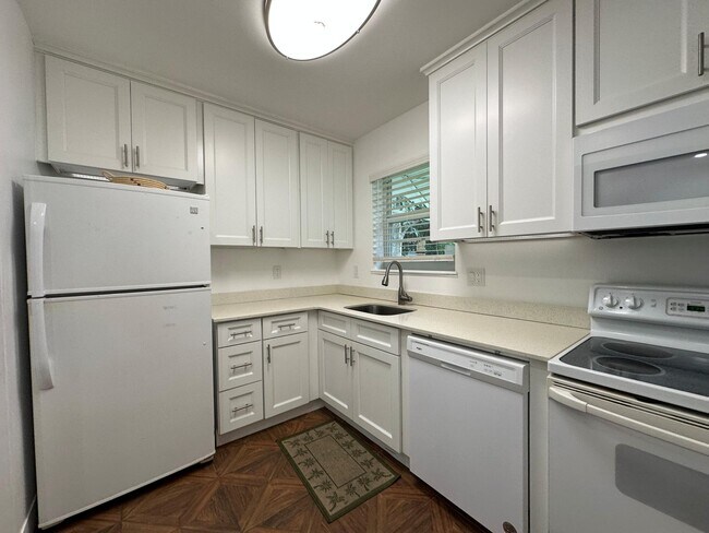Building Photo - 442 38th St