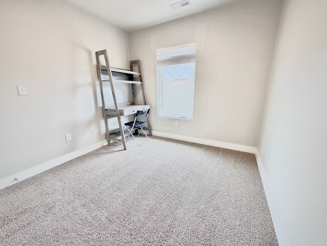 Building Photo - Beautiful 3-Story Townhome | 4 Bedrooms | 3 Baths | 2-Car Garage | Hyrum, Utah