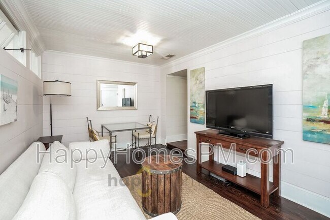 Building Photo - 251 Meeting St