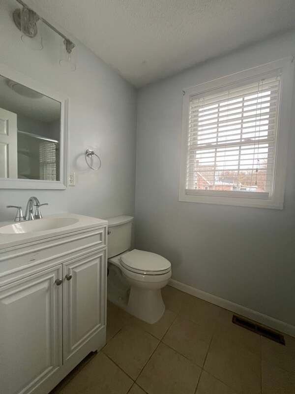 Building Photo - 775 Chicopee St