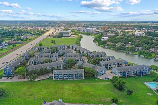Building Photo - 18519 Egret Bay Blvd