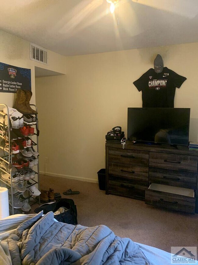 Building Photo - 350 S Pope St