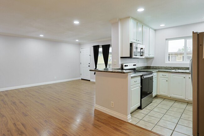 Building Photo - 2-Bed, 1.5-Bath Condo in Convenient El Cajon Location
