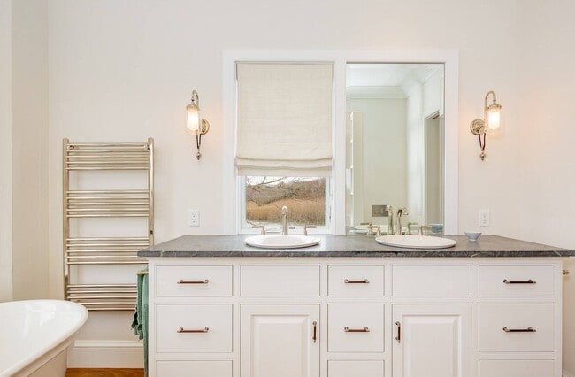 Building Photo - 21 Old Stone Hwy