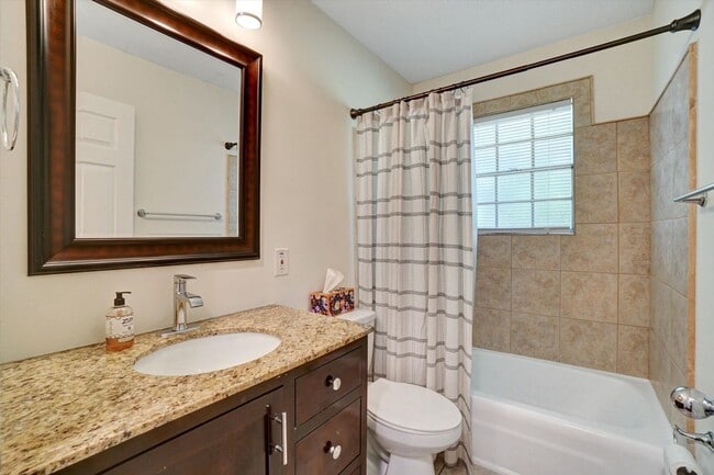Building Photo - 606 Evergreen Dr
