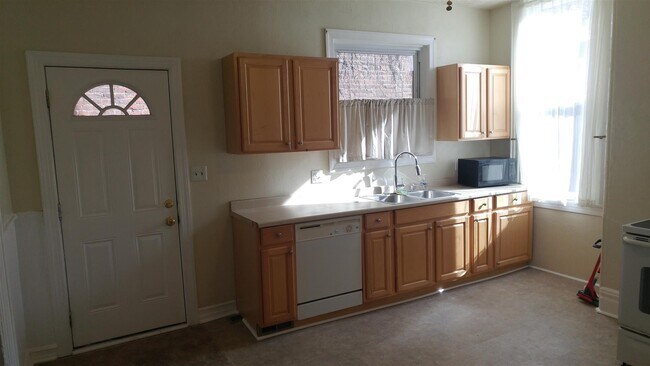 Kitchen - 2724 Sarah St