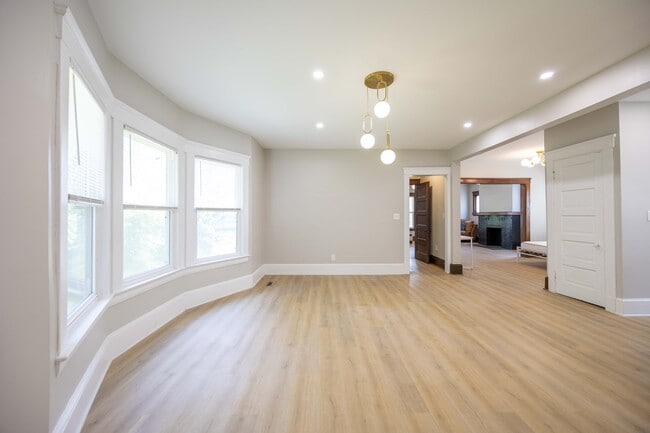 Building Photo - 1496 E 107th St