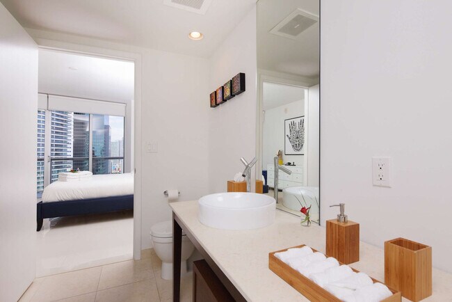 Building Photo - 485 Brickell Ave