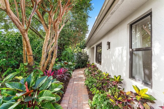 Building Photo - 2601 Sheltingham Dr