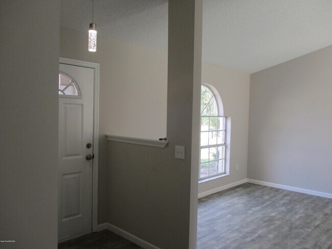 Building Photo - 474 Tuloma Ave SW