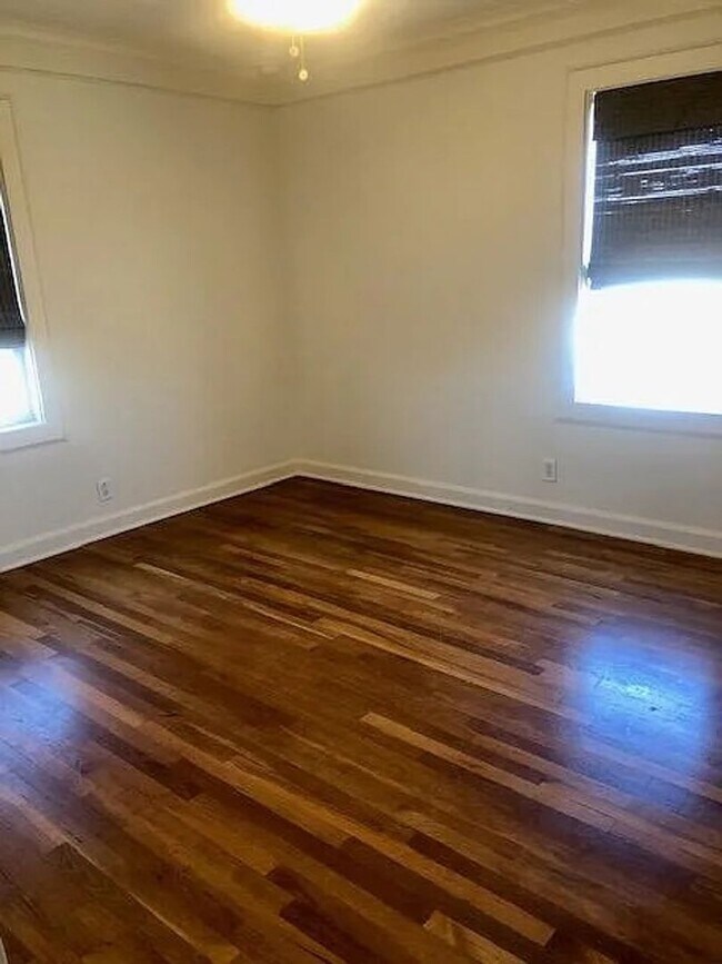 Building Photo - Cute 2 bedroom 1 bathroom house!