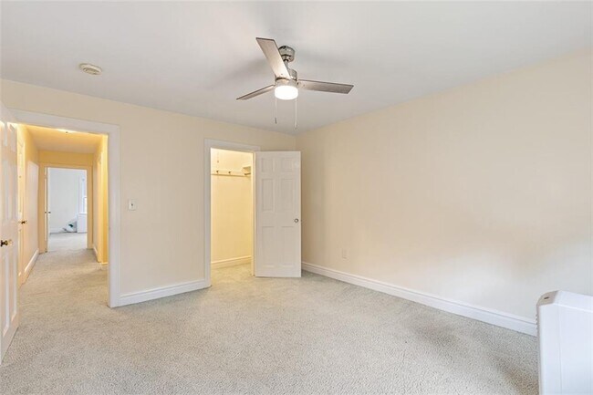 Building Photo - 6 Chase Ln