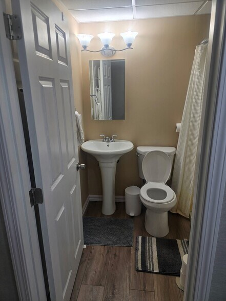 Building Photo - 5 Verdun Ave