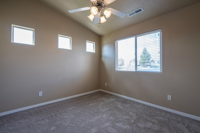Building Photo - Dog Friendly 3 Bedroom Home In Painted Desert