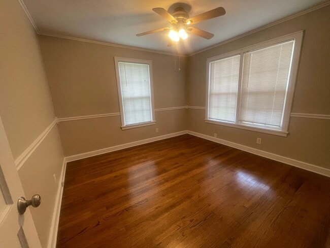 Building Photo - Broadmoor Gem! Move In Ready So Hurry!