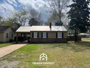 Building Photo - Spacious 4BR/2BA Decatur Home | Hardwood Floors & Expansive Fenced Yard