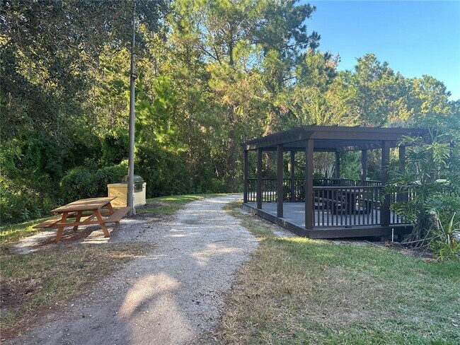 Building Photo - 5463 Vineland Rd