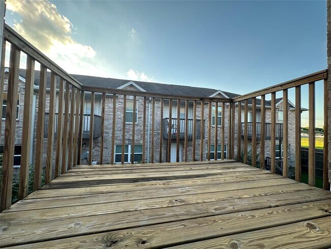 Building Photo - 11905 Algonquin Dr
