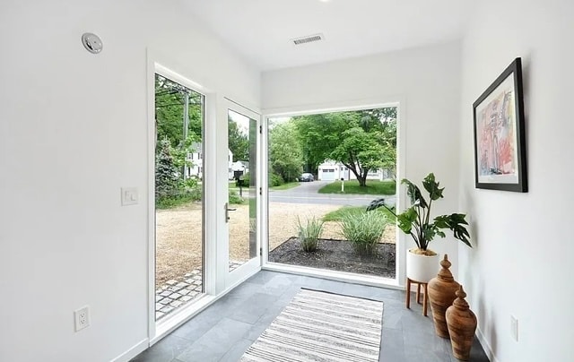 Foyer - 269 Sudbury Rd