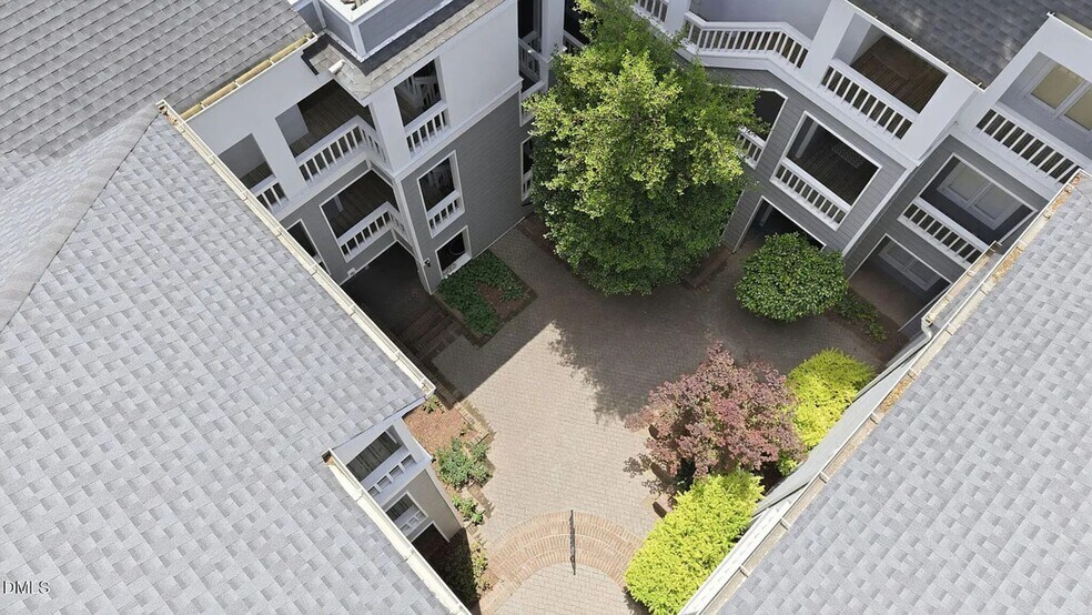 Building Photo - 700 Bishops Park Dr