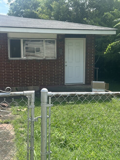 Building Photo - 2004 Garfield St